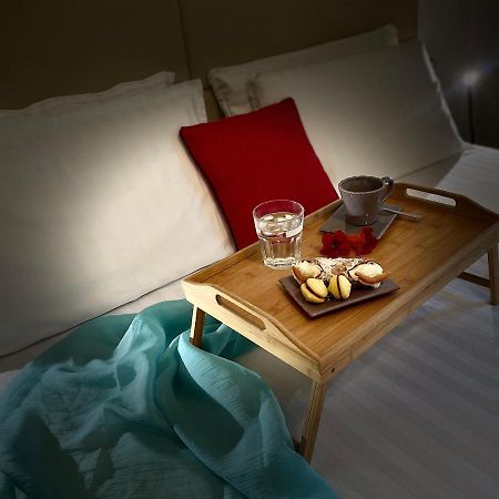 Casa Carolina: King Size Bed Across From Golden Beach Desenzano del Garda Extérieur photo