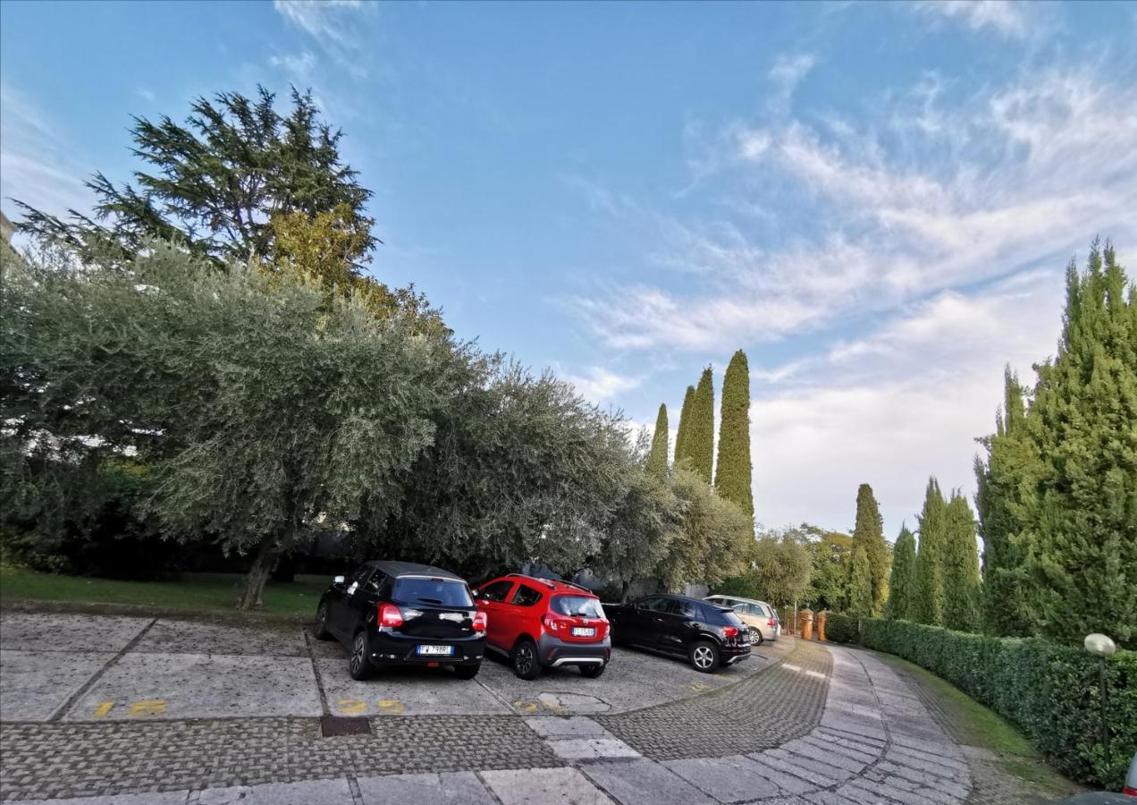Casa Carolina: King Size Bed Across From Golden Beach Desenzano del Garda Extérieur photo