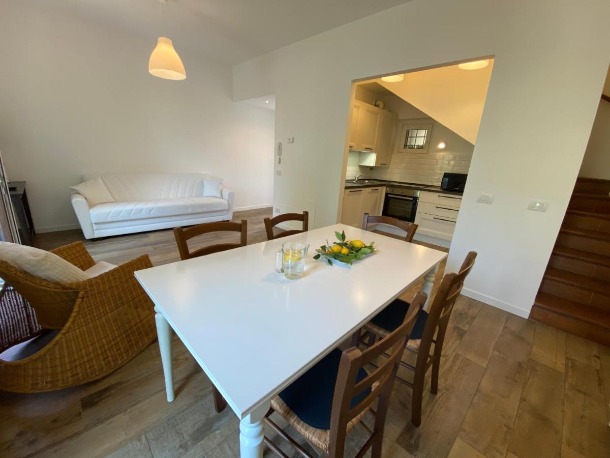 Casa Carolina: King Size Bed Across From Golden Beach Desenzano del Garda Extérieur photo
