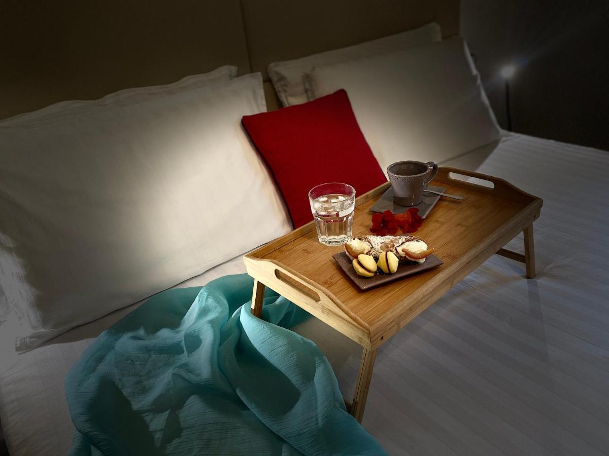 Casa Carolina: King Size Bed Across From Golden Beach Desenzano del Garda Extérieur photo